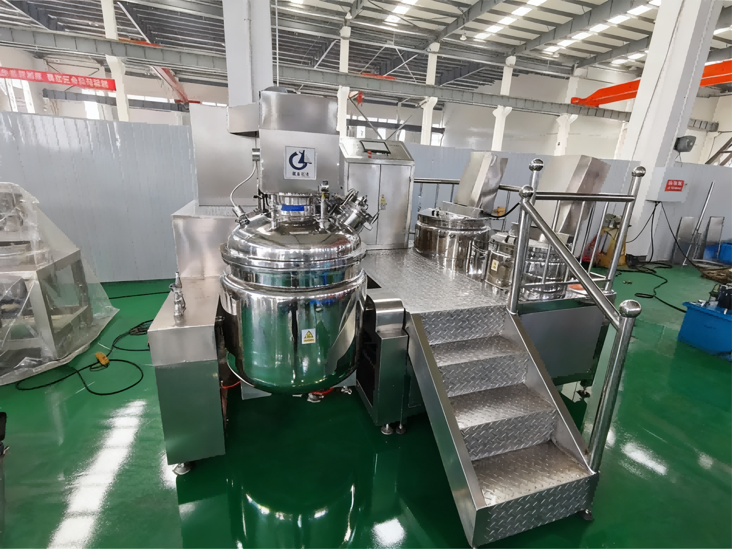 Processo de trabalho passo a passo do homogeneizador emulsificante a vácuo